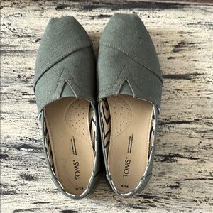 Tom’s Alpargata Slip-On